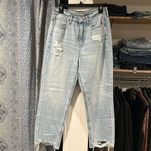 American Eagle High Rise 90’s Boyfriend